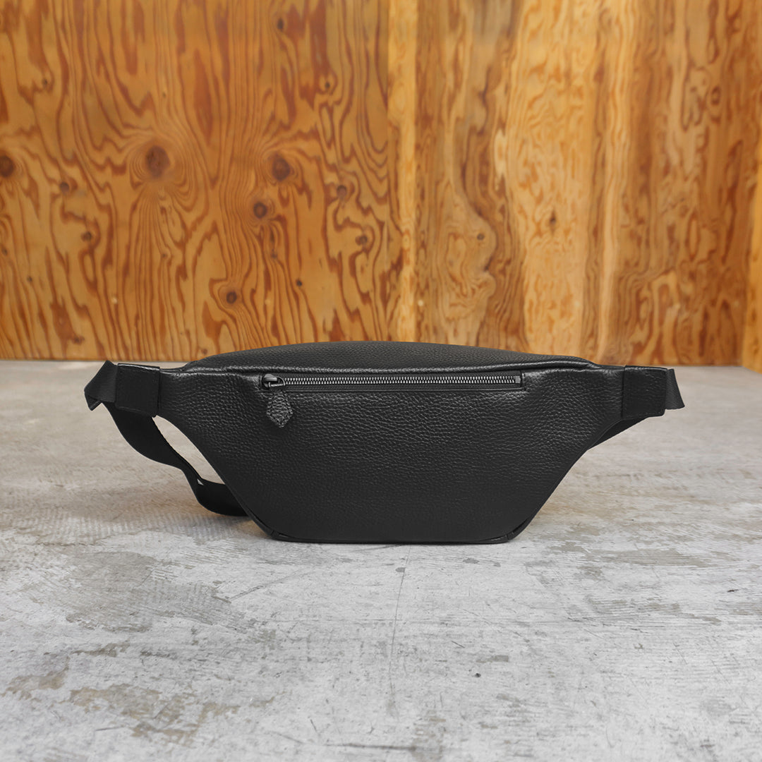 カーブドボディバッグ ブラック(20%OFF)