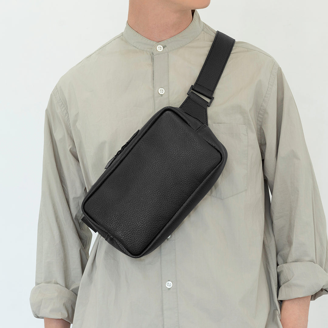 ボディバッグ ブラック(新古品)