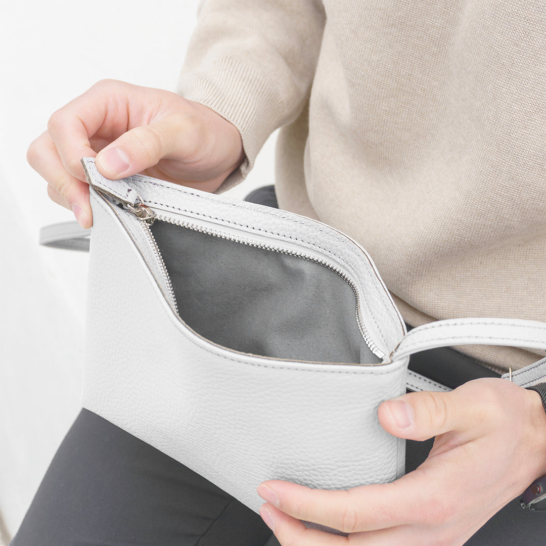 レザーサコッシュ ホワイトグレー(新品)