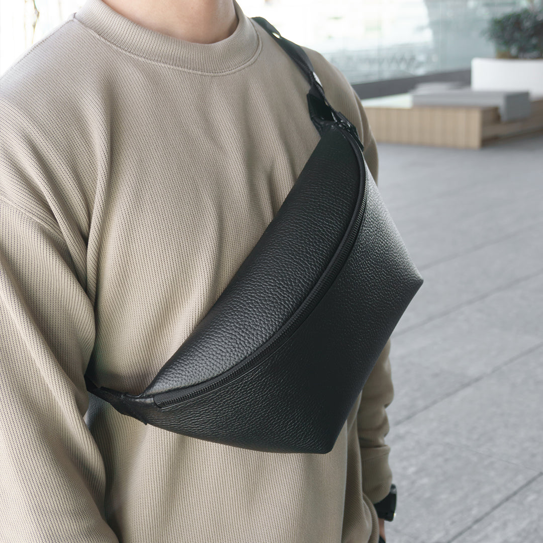 カーブドボディバッグ ブラック(20%OFF)