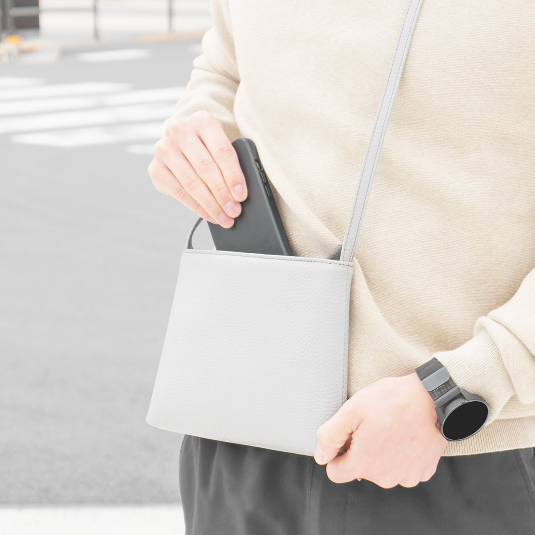 レザーサコッシュ ホワイトグレー(新品)