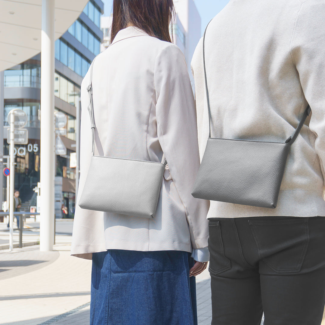 レザーサコッシュ ホワイトグレー(新品)
