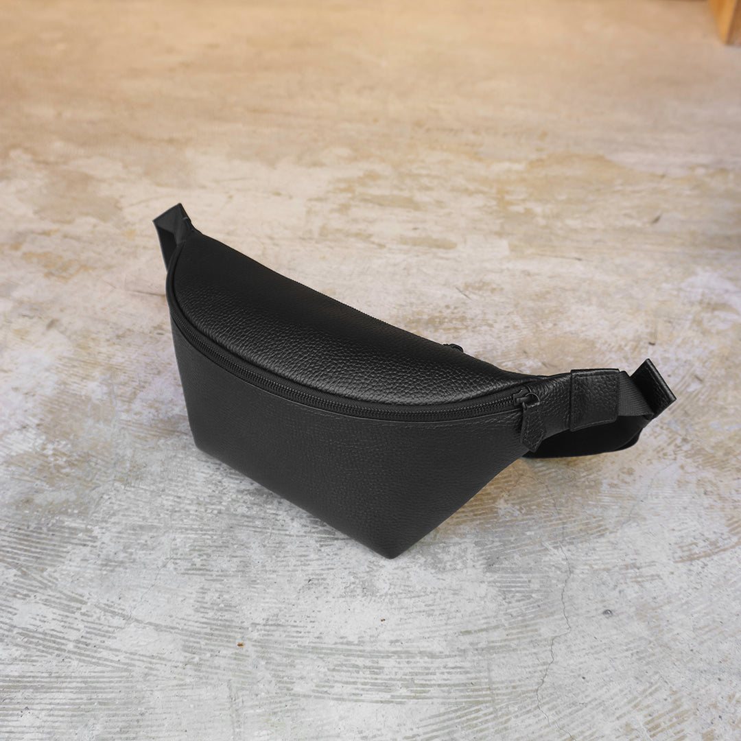 カーブドボディバッグ ブラック（20%OFF）