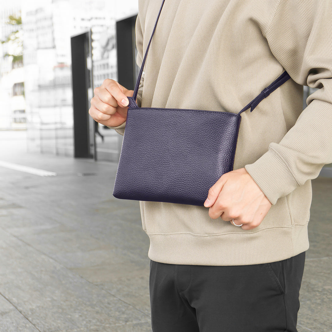 ［MC前］レザーサコッシュ ネイビー（新古品）