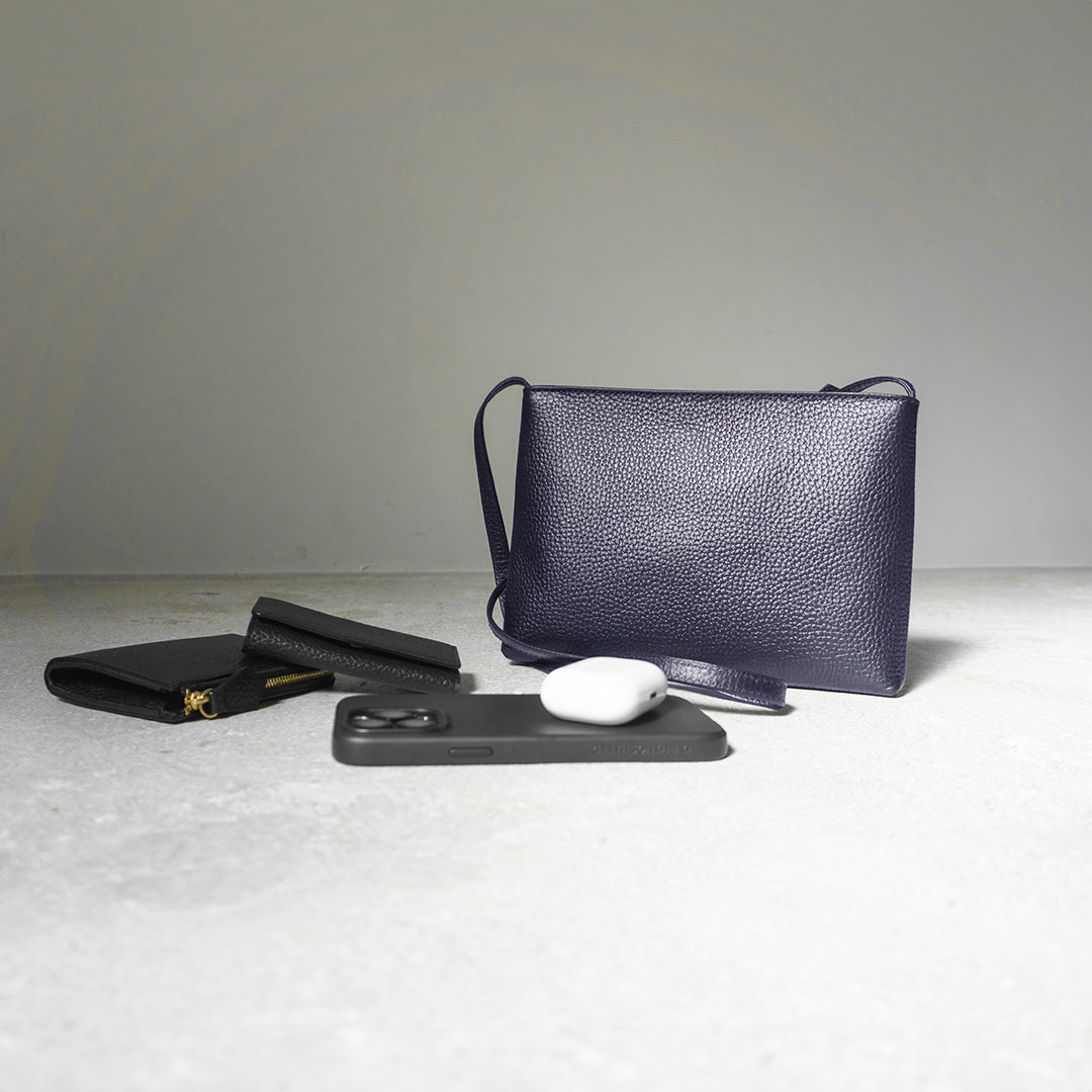 ［MC前］レザーサコッシュ ネイビー（新古品）