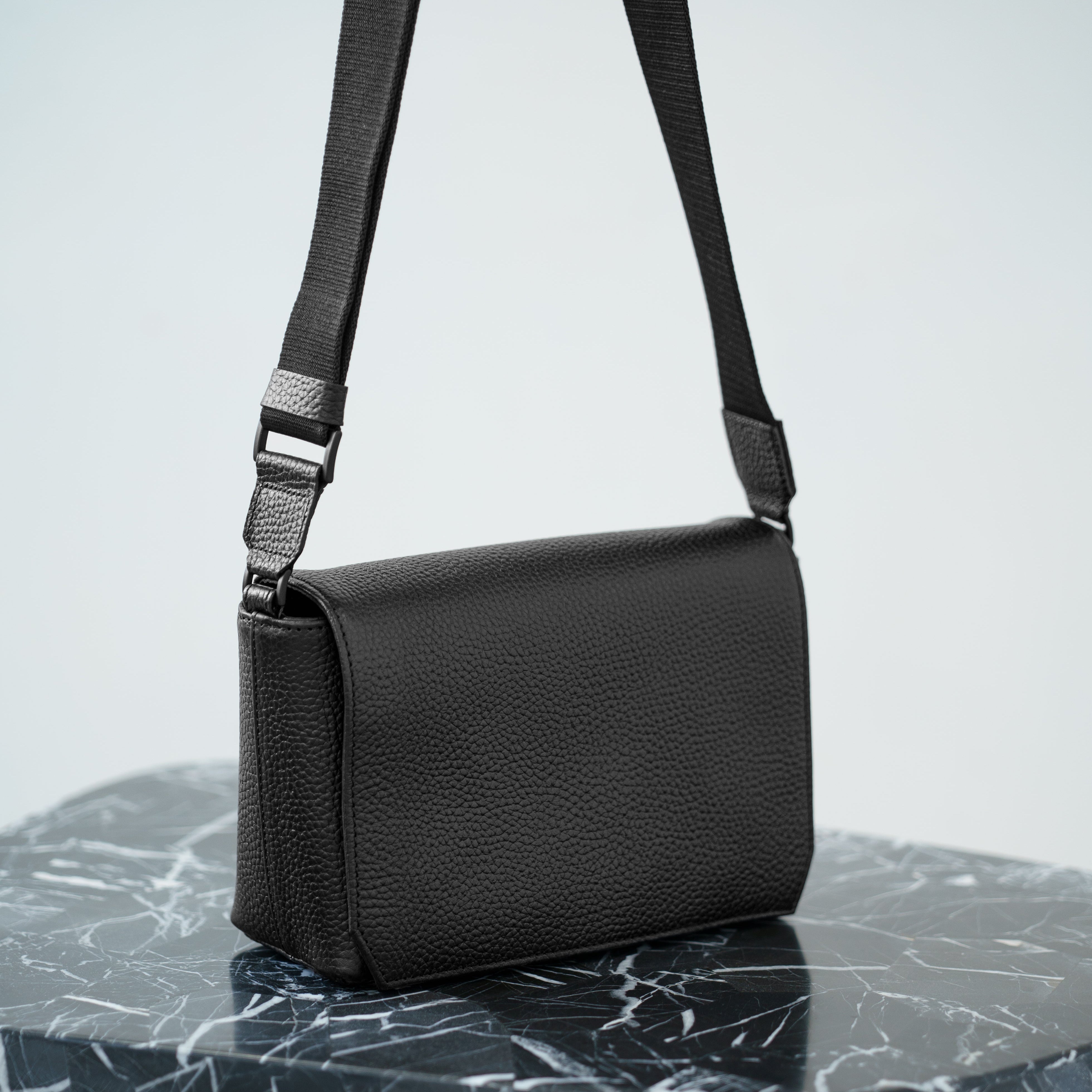 フラップミニショルダーバッグ ブラック（10%OFF）