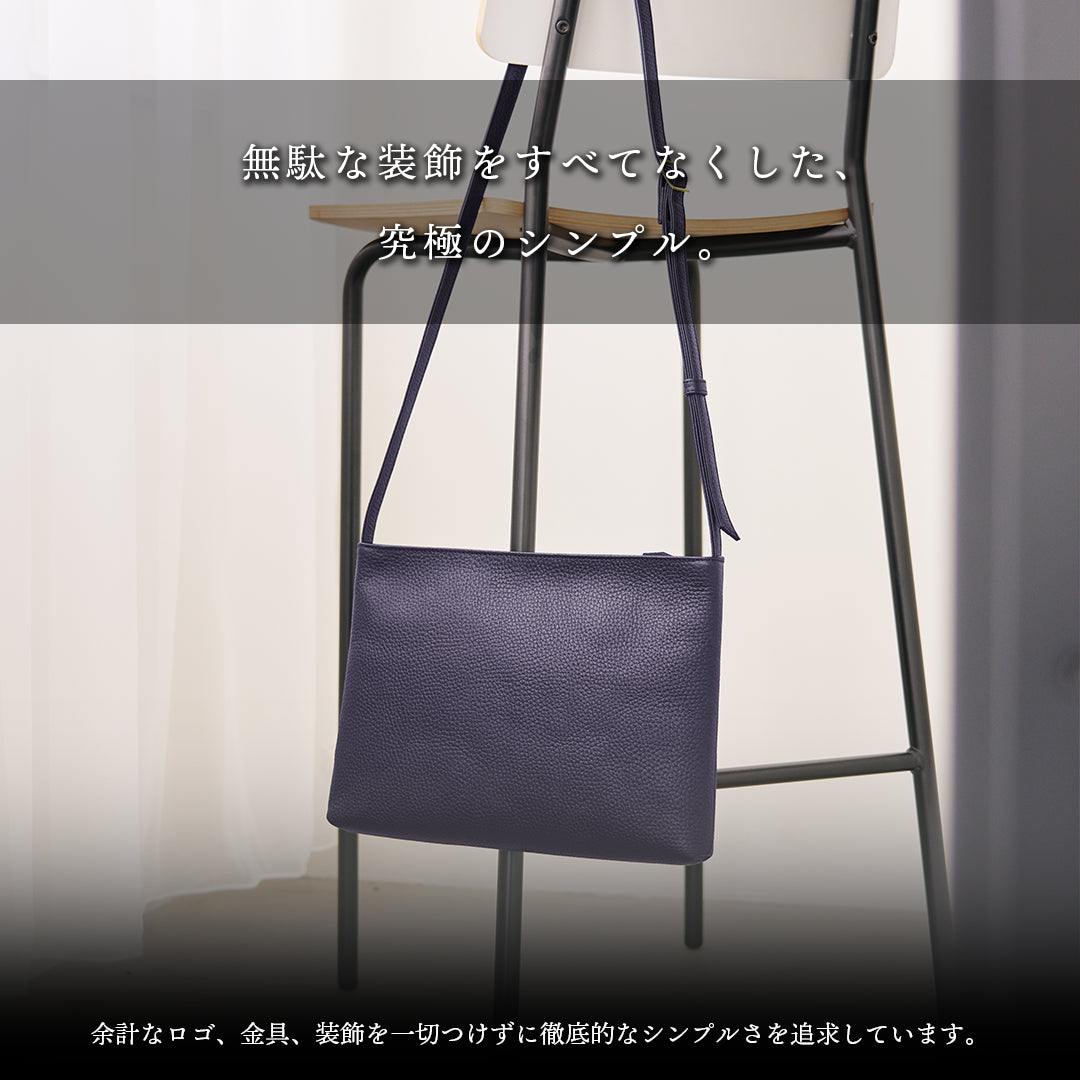 レザーサコッシュ　ミディアム ネイビー（新古品）
